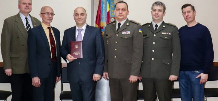 ВІТАЄМО ОЛЕКСІЯ ХАХЛЮКА ІЗ ЗДОБУТТЯМ НАУКОВОГО СТУПЕНЯ КАНДИДАТА НАУК (ДОКТОРА ФІЛОСОФІЇ)